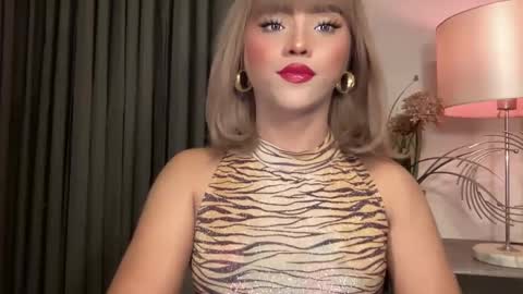 Snapshot of yvonne_guidotti chatting on 2, 2, 2025 Miss Cali online show from 2, 2, 2025