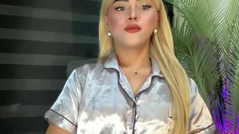 Snapshot of yvonne_guidotti chatting on 15, 2, 2025 Miss Cali online show from 15, 2, 2025