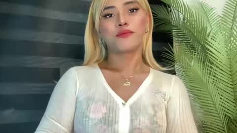 Snapshot of yvonne_guidotti chatting on 17, 2, 2025 Miss Cali online show from 17, 2, 2025