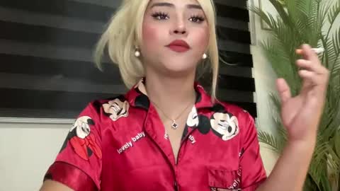 Snapshot of yvonne_guidotti chatting on 2, 3, 2025 Miss Cali online show from 2, 3, 2025