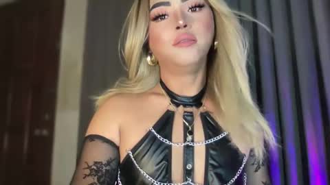 Snapshot of yvonne_guidotti chatting on 3, 3, 2025 Miss Cali online show from 3, 3, 2025