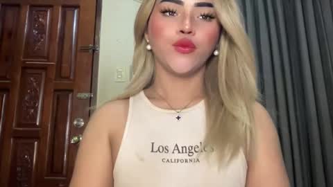 Snapshot of yvonne_guidotti chatting on 11, 3, 2025 Miss Cali online show from 11, 3, 2025