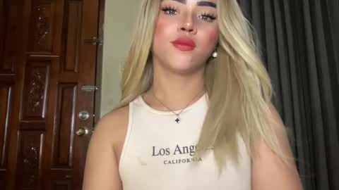 Snapshot of yvonne_guidotti chatting on 11, 3, 2025 Miss Cali online show from 11, 3, 2025