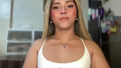 Snapshot of yvonne_guidotti chatting on 17, 9, 2025 Miss Cali online show from 17, 9, 2025