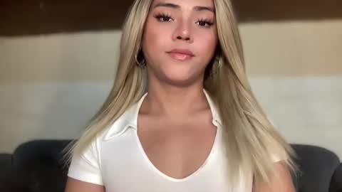 Snapshot of yvonne_guidotti chatting on 18, 9, 2025 Miss Cali online show from 18, 9, 2025