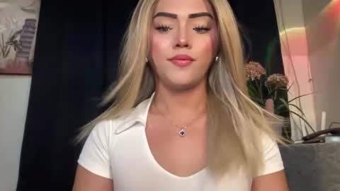 Snapshot of yvonne_guidotti chatting on 19, 9, 2025 Miss Cali online show from 19, 9, 2025