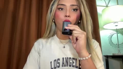 Snapshot of yvonne_guidotti chatting on 6, 10, 2025 Miss Cali online show from 6, 10, 2025