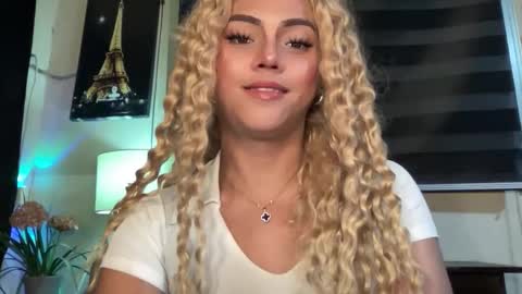 Snapshot of yvonne_guidotti chatting on 11, 10, 2025 Miss Cali online show from 11, 10, 2025