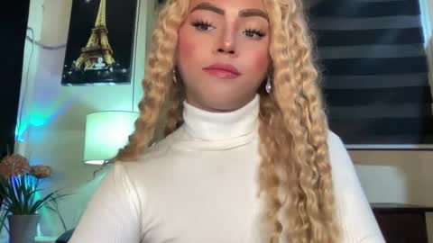 Snapshot of yvonne_guidotti chatting on 12, 10, 2025 Miss Cali online show from 12, 10, 2025