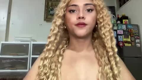 Snapshot of yvonne_guidotti chatting on 21, 10, 2025 Miss Cali online show from 21, 10, 2025