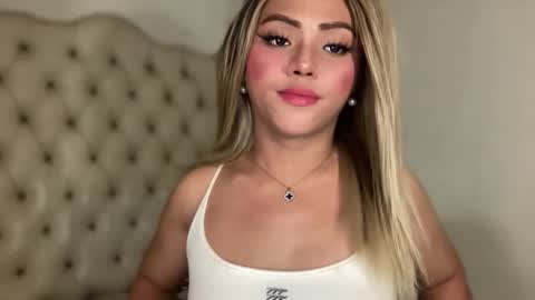 Snapshot of yvonne_guidotti chatting on 14, 11, 2025 Miss Cali online show from 14, 11, 2025