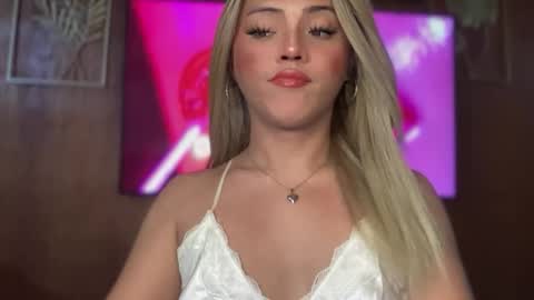 Snapshot of yvonne_guidotti chatting on 12, 1, 2026 Miss Cali online show from 12, 1, 2026