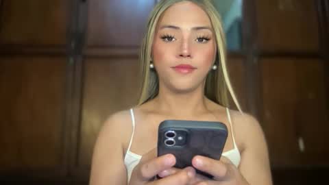 Snapshot of yvonne_guidotti chatting on 11, 2, 2026 Miss Cali online show from 11, 2, 2026