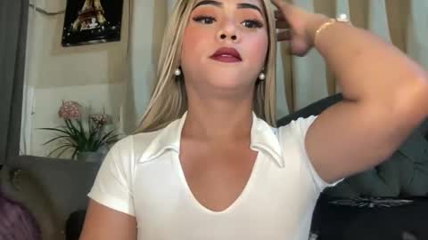 Snapshot of yvonne_guidotti chatting on 15, 2, 2026 Miss Cali online show from 15, 2, 2026