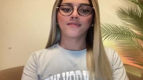 Snapshot of yvonne_guidotti chatting on 10, 3, 2026 Miss Cali online show from 10, 3, 2026