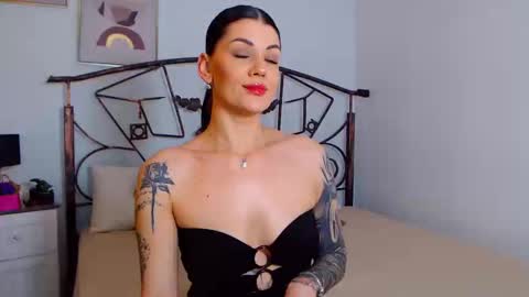 I V Y   online show from 26, 12, 2024