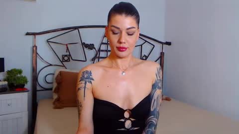 I V Y   online show from 24, 1, 2025