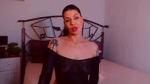 I V Y   online show from 24, 11, 2025