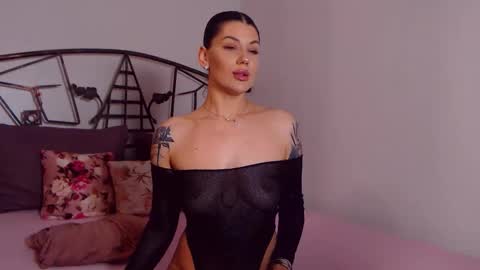 I V Y   online show from 22, 4, 2026