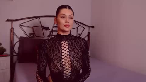 I V Y   online show from 28, 4, 2026