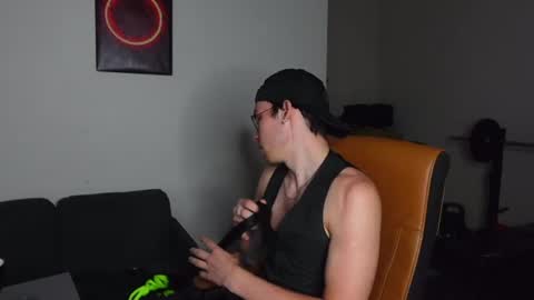 ZACK HUDDLE online show from 25, 6, 2026
