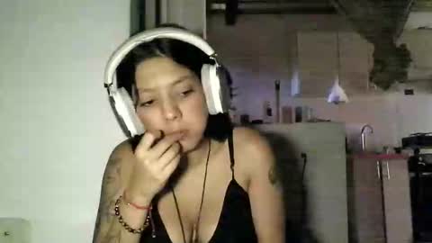 Snapshot of zafiro_rubi chatting on 7, 6, 2026 Zafiro online show from 7, 6, 2026