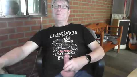 Snapshot of zalinger chatting on 8, 5, 2026 zalinger online show from 8, 5, 2026
