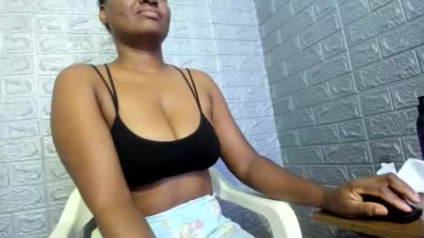 Snapshot of zamara__ chatting on 18, 11, 2025 Zamara online show from 18, 11, 2025