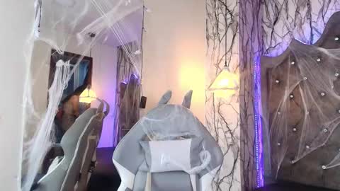 Snapshot of zami_escobar_of chatting on 8, 11, 2025 online show from 8, 11, 2025