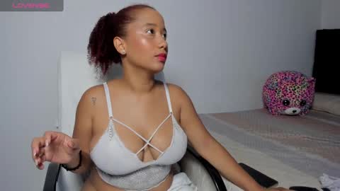 Zandra online show from 5, 1, 2025