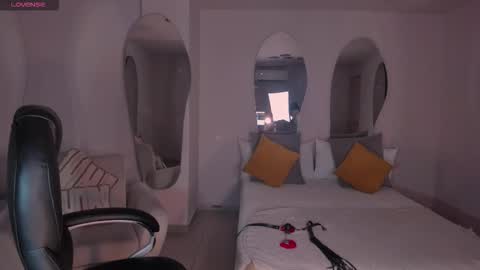 Zara  online show from 4, 2, 2026