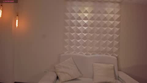 Snapshot of zarakafruni chatting on 6, 5, 2026 Zara online show from 6, 5, 2026