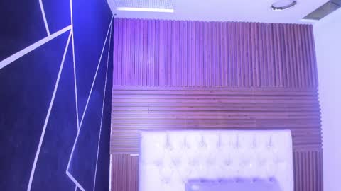 Zarina Waynne online show from 5, 4, 2026