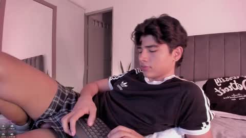 Snapshot of zayotto chatting on 9, 1, 2026 Hii im Zay. I save money for education. PVT Open. online show from 9, 1, 2026