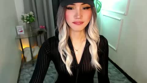 zelainalovetocum online show from 15, 2, 2025