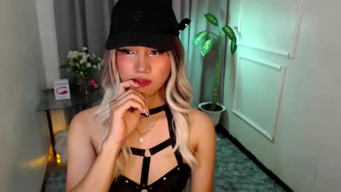 zelainalovetocum online show from 25, 2, 2025