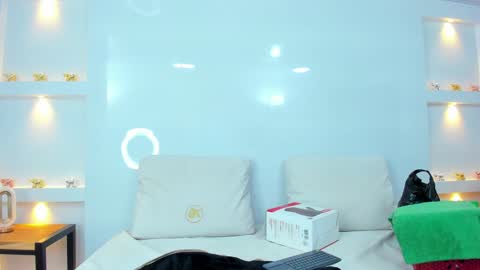 Zenda Evans online show from 6, 2, 2025