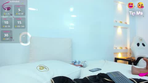 Zenda Evans online show from 20, 2, 2025