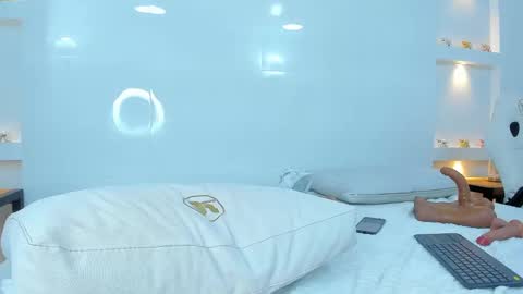 Zenda Evans online show from 11, 3, 2025