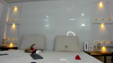 Zenda Evans online show from 25, 9, 2025