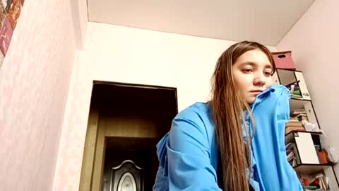 zeniabrossoit online show from 18, 4, 2026