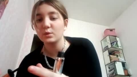 zeniabrossoit online show from 19, 4, 2026