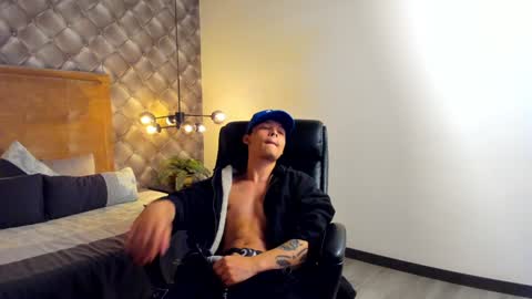 Snapshot of zeusjeff chatting on 7, 12, 2024 zeus online show from 7, 12, 2024