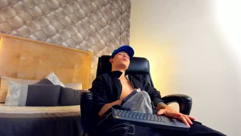 Snapshot of zeusjeff chatting on 7, 12, 2024 zeus online show from 7, 12, 2024