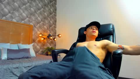 Snapshot of zeusjeff chatting on 10, 12, 2024 zeus online show from 10, 12, 2024