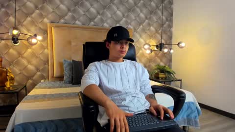 Snapshot of zeusjeff chatting on 22, 12, 2024 zeus online show from 22, 12, 2024