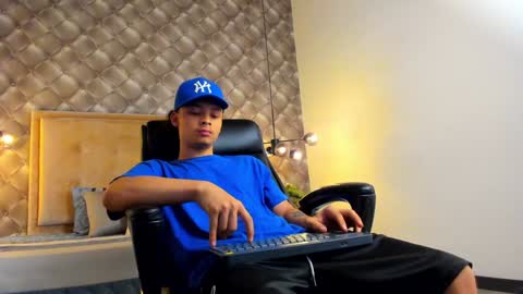 Snapshot of zeusjeff chatting on 2, 1, 2025 zeus online show from 2, 1, 2025