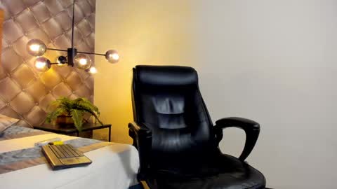 Snapshot of zeusjeff chatting on 4, 1, 2025 zeus online show from 4, 1, 2025