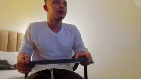 Snapshot of zeusjeff chatting on 21, 1, 2025 zeus online show from 21, 1, 2025