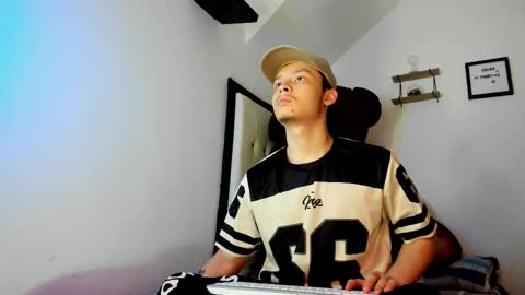 Snapshot of zeusjeff chatting on 23, 10, 2025 zeus online show from 23, 10, 2025